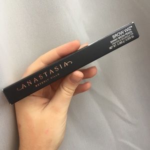 Anastasia Beverly Hills brow wiz
